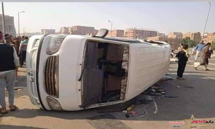 انقلاب ميكروباص بالطريق الإقليمى وإصابة 12 شخصاً 2 انقلاب ميكروباص بالطريق الإقليمى وإصابة 12 شخصاً