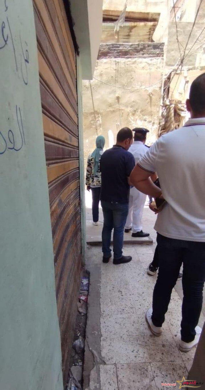محافظ الإسكندرية يكلف جميع الأجهزة المعنية بالتعامل الفوري مع حادث إنهيار عقار بحي الجمرك