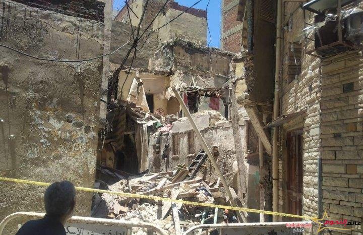 محافظ الإسكندرية يكلف جميع الأجهزة المعنية بالتعامل الفوري مع حادث إنهيار عقار بحي الجمرك