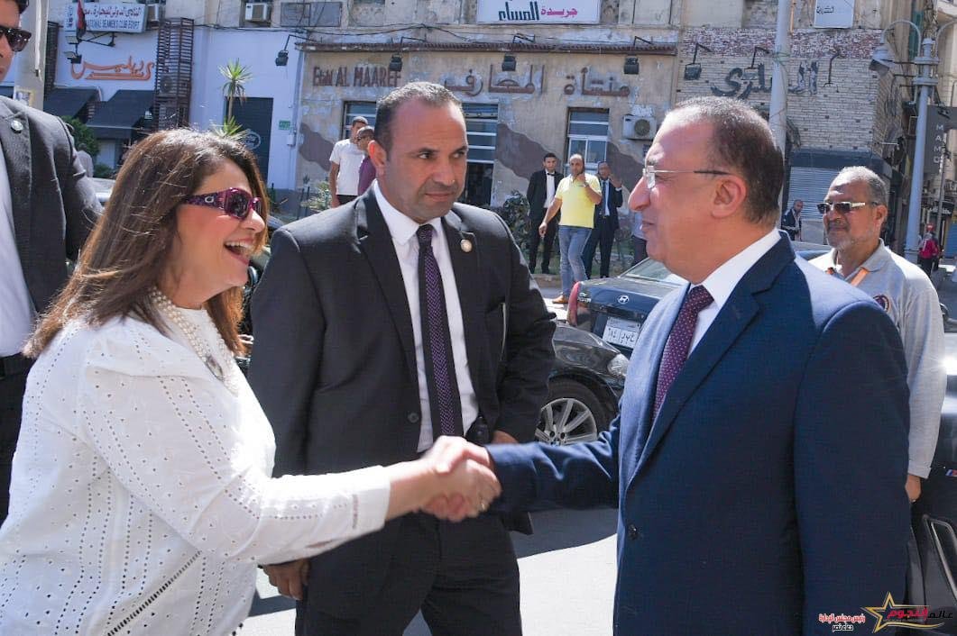 محافظ الاسكندرية ووزيرة الهجرة يبحثان مع أعضاء الغرفة التجارية سبل دعم الاستثمار وتوفير فرص عمل أكثر للشباب