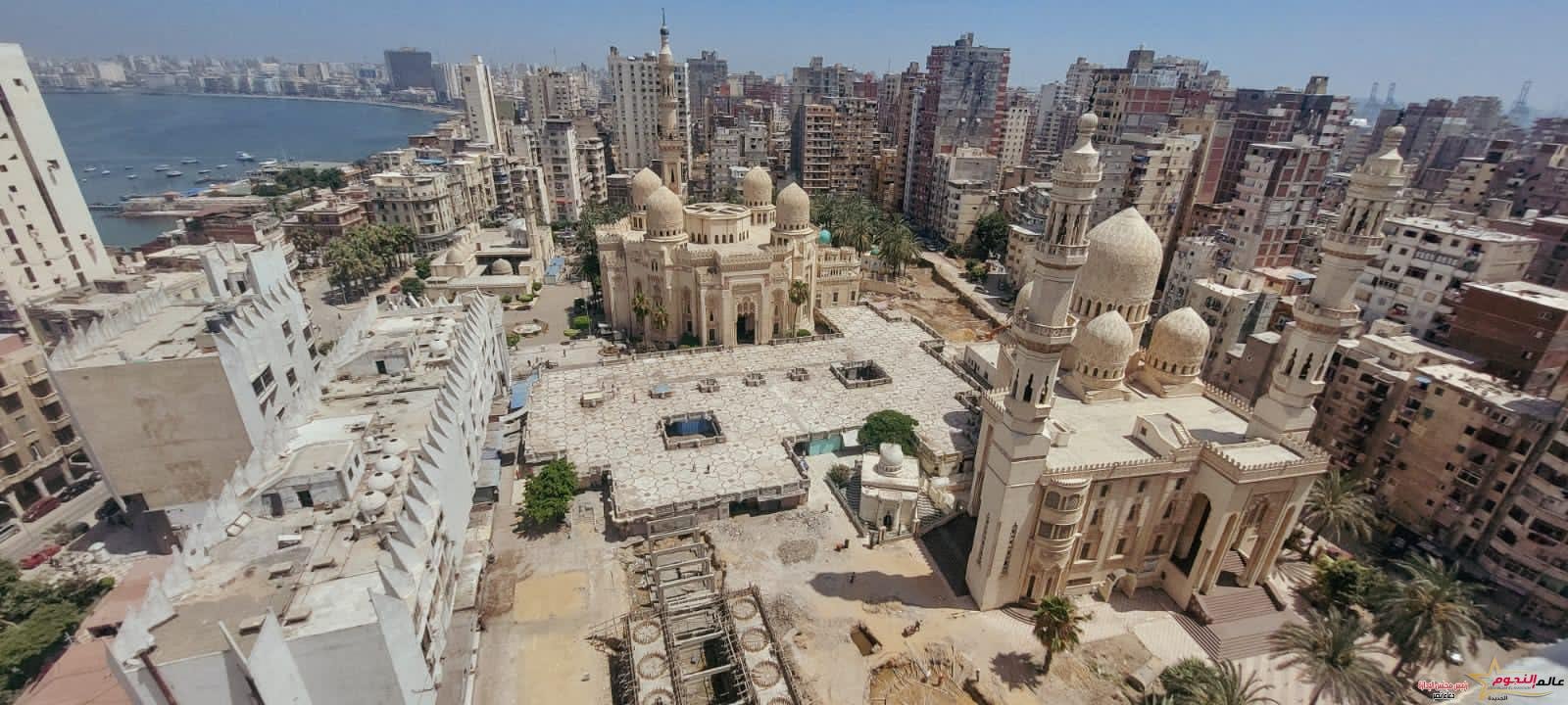 محافظ الإسكندرية يتابع أعمال تطوير ساحة أبو العباس المرسي (ميدان المساجد) بنطاق حي الجمرك