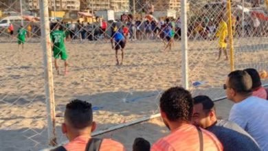 ملعب شاطئ اسحاق حلمي يشهد مباراة نهائي بطولة كرة الشاطىء بين نادي "الترسانة البحرية" و"نادي المصري البورسعيدي"