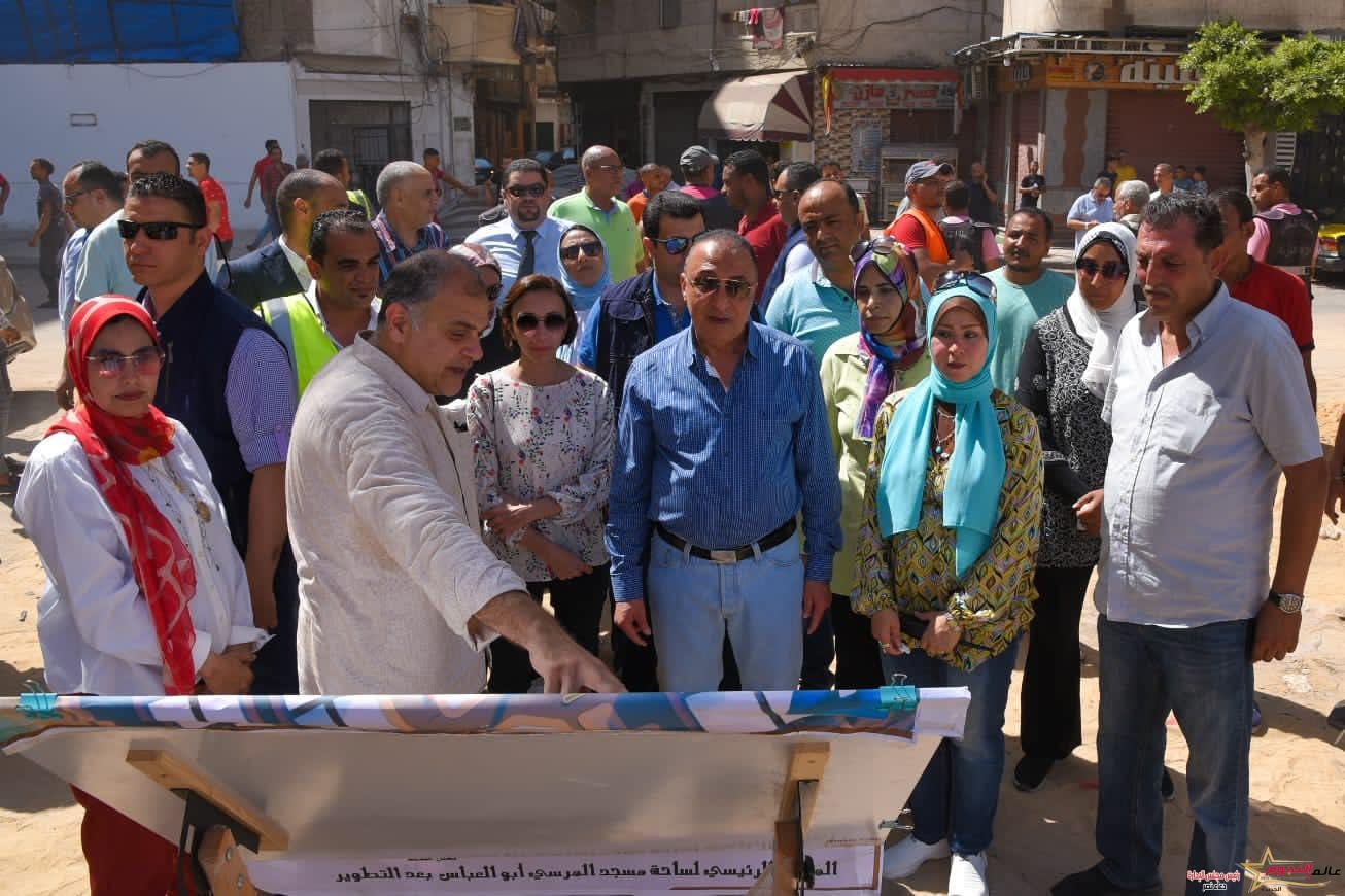 محافظ الإسكندرية يتابع أعمال تطوير ساحة أبو العباس المرسي (ميدان المساجد) بنطاق حي الجمرك