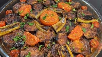 صينية مسقعة باللحمة المفرومة … مقدمة من الشيف: منى التابعي