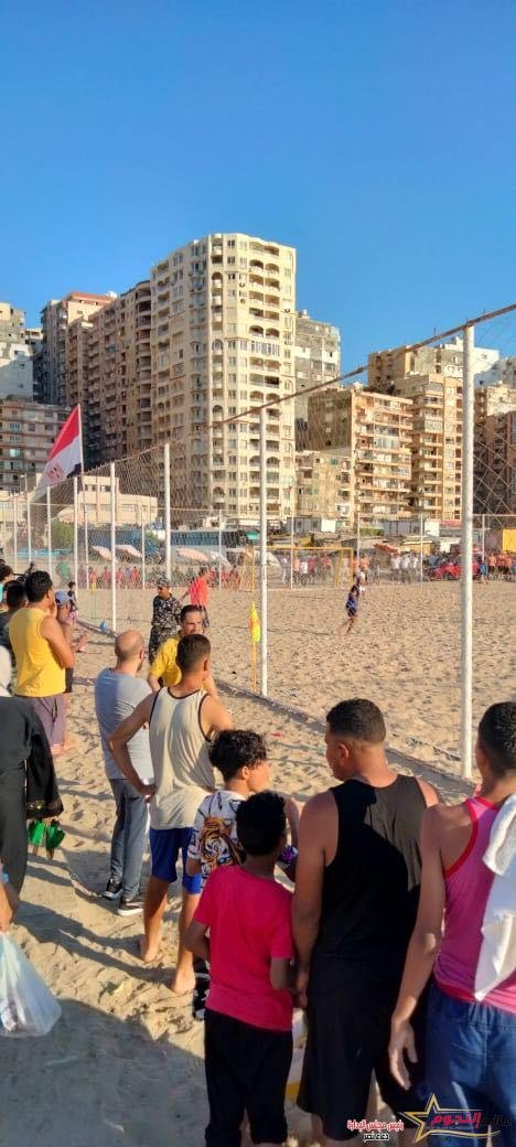 ملعب شاطئ اسحاق حلمي يشهد مباراة نهائي بطولة كرة الشاطىء بين نادي "الترسانة البحرية" و"نادي المصري البورسعيدي"