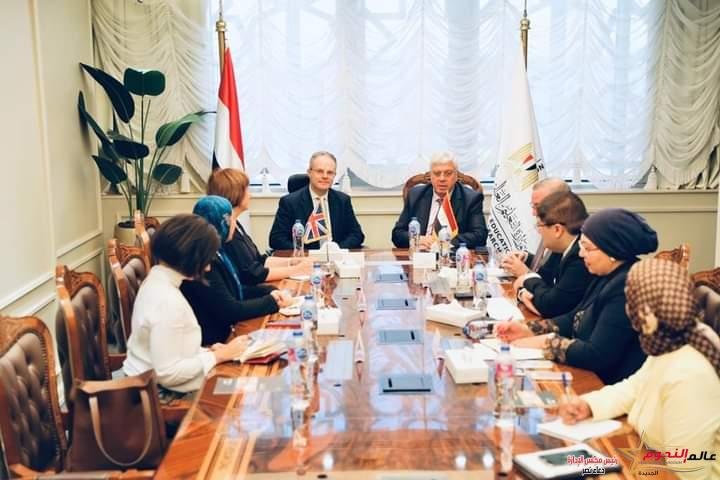 عاشور يستقبل السفير البريطاني بالقاهرة لبحث تعزيز التعاون المشترك