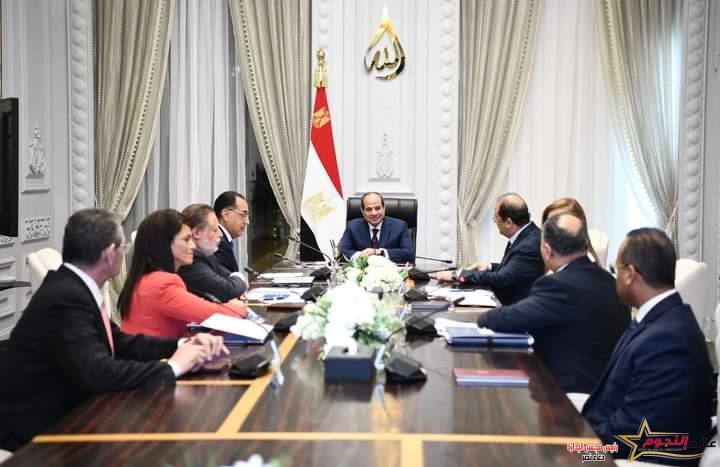 الرئيس السيسي يعقد اجتماعًا مع رئيس الوزراء 2 الرئيس السيسي يعقد اجتماعًا مع رئيس الوزراء