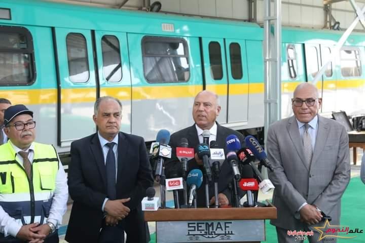وزير النقل يزور مصنع سيماف و يتفقد أحد قطارات الخط الثالث للمترو 