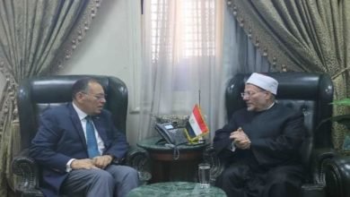 محافظ الشرقية يلتقي مفتي الجمهورية لتهنئته بتجديد الثقه ومد خدمته لعام آخر
