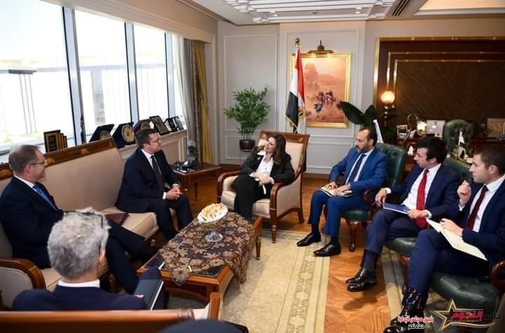 جندي تستقبل نظيرها البريطاني لبحث سبل تعزيز التعاون الثنائي في الملفات ذات الصلة