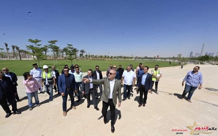 وزير الإسكان يتفقد المراحل الأخيرة لتنفيذ مشروع الحدائق المركزية "كابيتال بارك" 