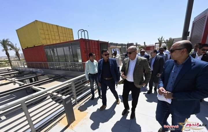 وزير الإسكان يتفقد المراحل الأخيرة لتنفيذ مشروع الحدائق المركزية "كابيتال بارك" 