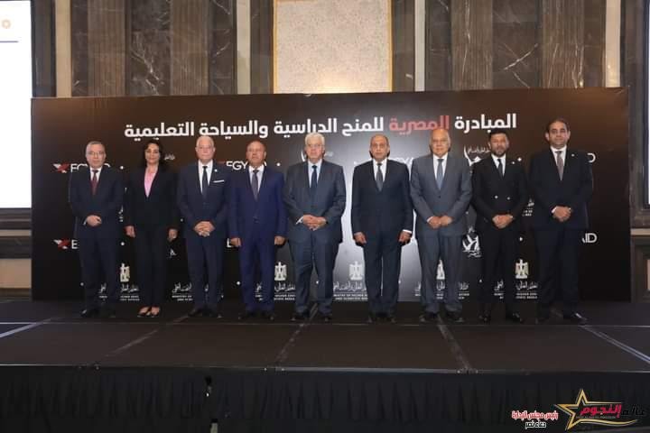 وزير النقل يستعرض دور الوزارة في المشاركة في تنشيط ودعم السياحة من خلال قطاعات النقل المختلفة 3 وزير النقل يستعرض دور الوزارة في المشاركة في تنشيط ودعم السياحة من خلال قطاعات النقل المختلفة
