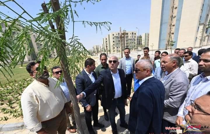 وزير الإسكان يتجول بمواقع وحدات المبادرة الرئاسية "سكن كل المصريين" بمدينة 15 مايو