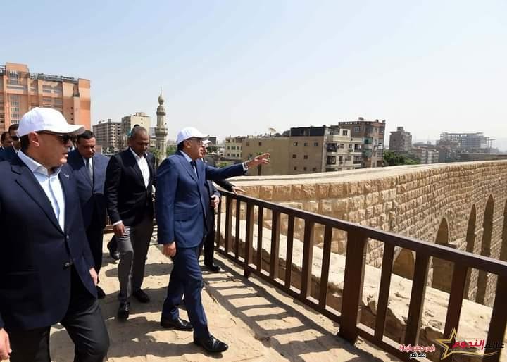 رئيس الوزراء يفتتح ويتفقد عدد من المواقع الأثرية والتراثية بعد الانتهاء من أعمال ترميمها وصيانتها