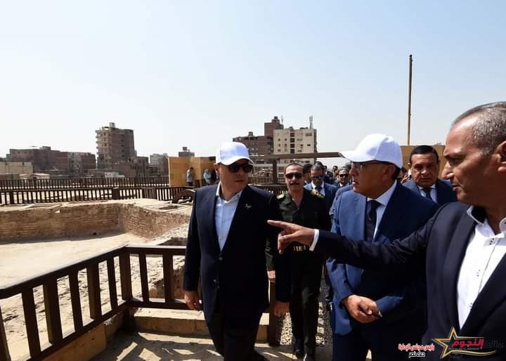 رئيس الوزراء يفتتح ويتفقد عدد من المواقع الأثرية والتراثية بعد الانتهاء من أعمال ترميمها وصيانتها