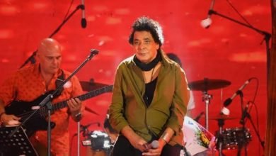 بأغنيه: ''رزقنا'' .. محمد منير يفتتح حفله بالعلمين