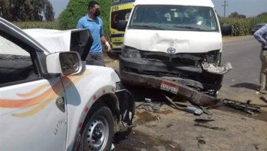 مصرع عامل وإصابة طالب وربة منزل في حادث تصادم