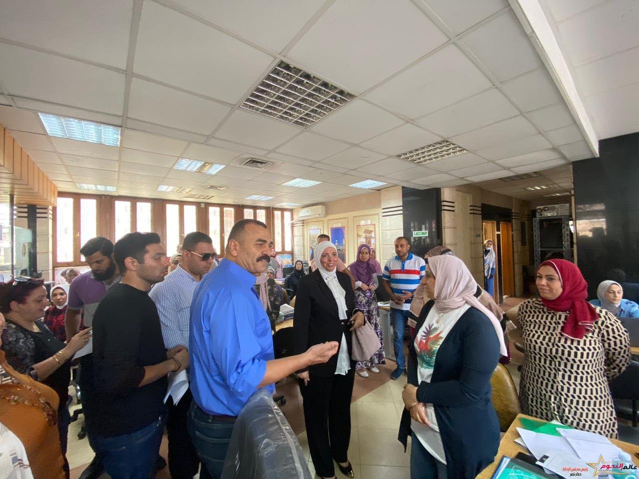 السكرتير العام المساعد بالمحافظة تتفقد منظومة العمل بالمركز التكنولوجي لخدمة المواطنين بحي شرق