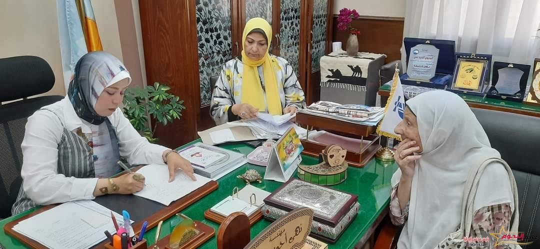 الشريف يؤكد على استمرار عقد لقاءات جماهيرية بالمواطنين على مستوى الأحياء 4 الشريف يؤكد على استمرار عقد لقاءات جماهيرية بالمواطنين على مستوى الأحياء