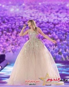 تزامنًا مع إعلان تفاصيل جولتها الغنائية الجديدة..نظرة على إطلالات تايلور سويفت التي لا تُنسى خلال حفلاتها