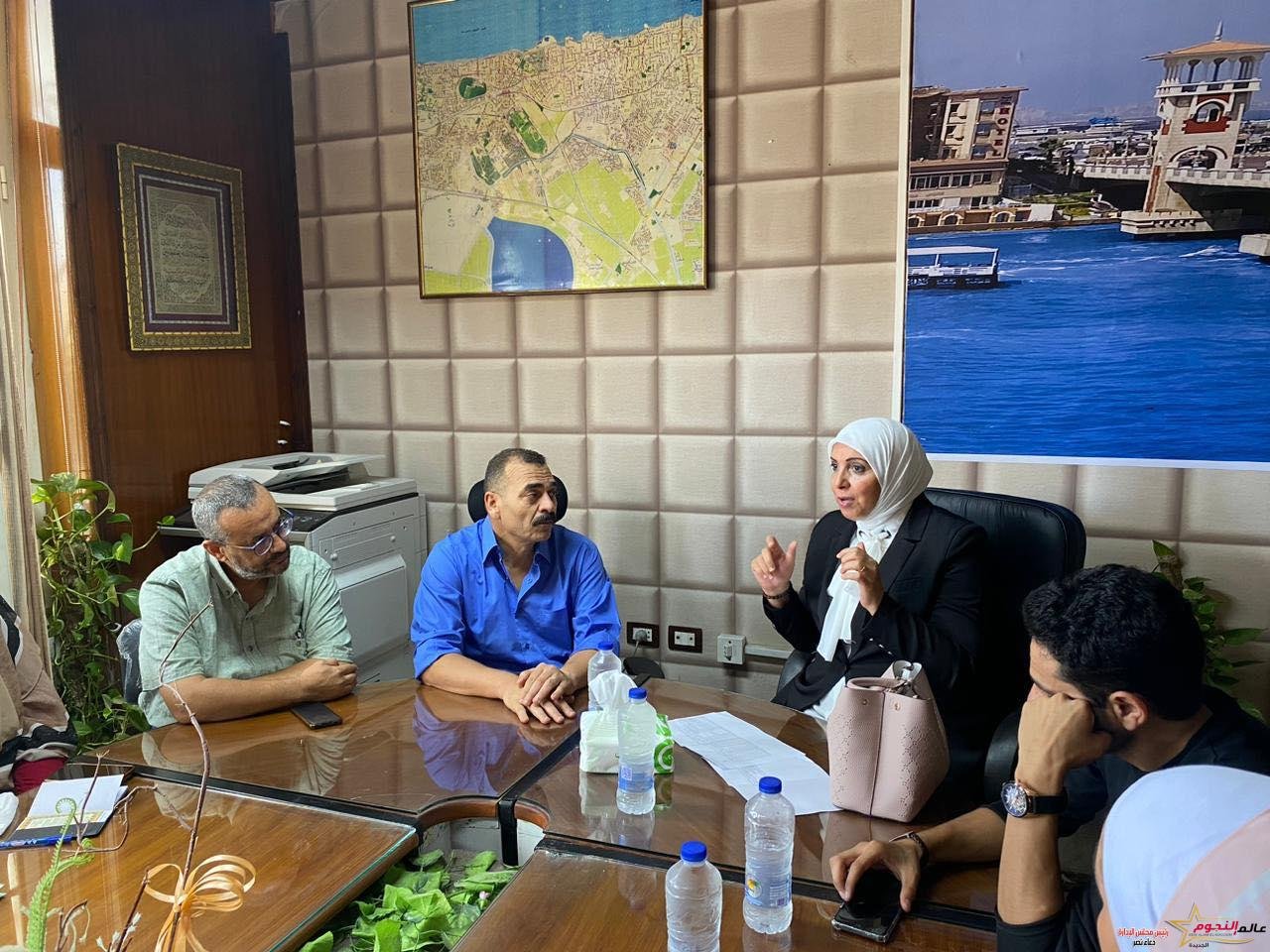 السكرتير العام المساعد بالمحافظة تتفقد منظومة العمل بالمركز التكنولوجي لخدمة المواطنين بحي شرق