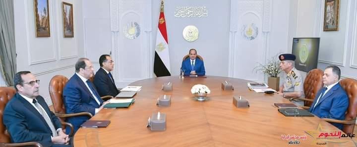 السيسي يجتمع مع رئيس الوزراء ورئيس المخابرات العامة 2 السيسي يجتمع مع رئيس الوزراء ورئيس المخابرات العامة