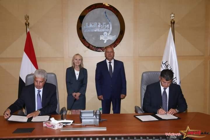وزير النقل يشهد توقيع عقد تنفيذ أعمال البنية الأساسية والأنظمة لمترو الإسكندرية
