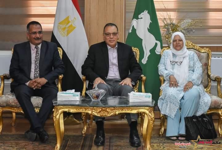 محافظ الشرقية يُسلم 20 جهازاً كهربائياً لفتيات المحافظة المقبلات على الزواج