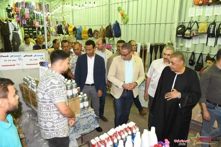 محافظ الفيوم يفتتح معرض "أهلاً مدارس" 3 محافظ الفيوم يفتتح معرض "أهلاً مدارس"
