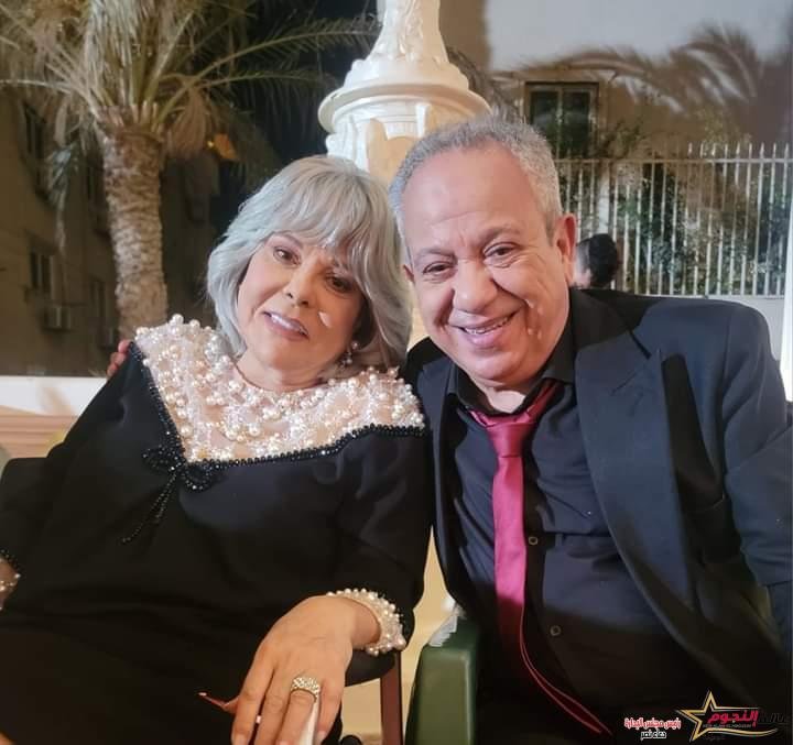 الفنان محمد محمود يشعر بالسعادة مع "صاحبة السعادة"