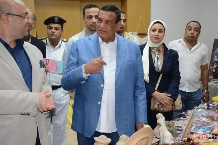 وزير التنمية المحلية ومحافظ بني سويف يفتتحان معرض " أيادي مصر "