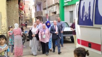 وكيل وزارة الصحة بالقليوبية يتفقد أعمال القافلة العلاجية المجانية بكفر الشموت