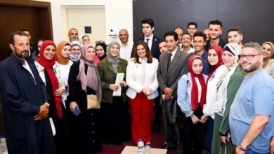 وزيرة الهجرة تستقبل العشرات من أولياء أمور الطلاب المصريين الدارسين في السودان للاستماع لشكواهم