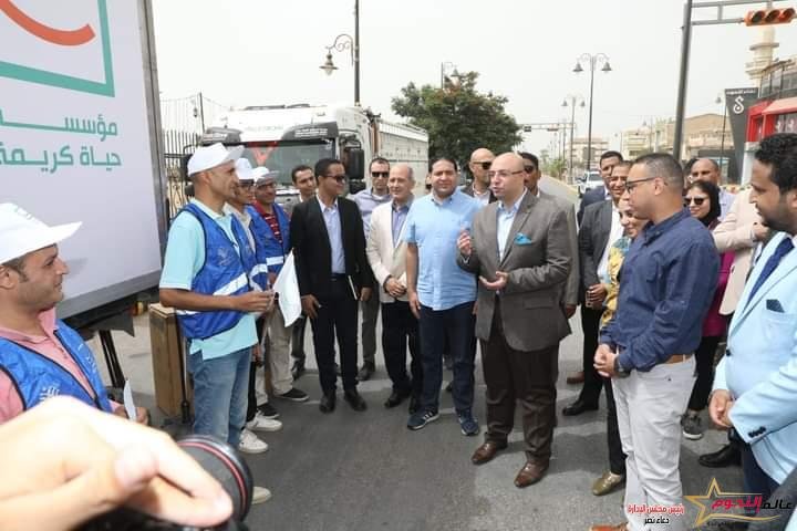 محافظ بني سويف يشهد اصطفاف قافلة المواد الغذائية والمساعدات ضمن مبادرة "قطار الخير " 