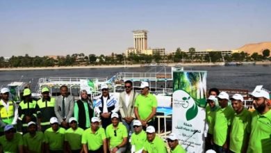 عطية يدشن المرحلة الرابعة لحملة تنظيف وتطهير مجرى نهر النيل إستكمالاً لمبادرة " أسوان العلم الأخضر "