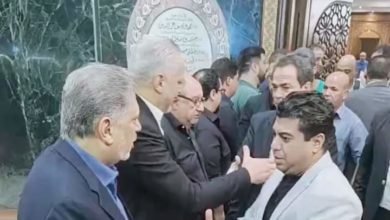 بلال صبري وهاني رمزي والسفير محمد فاروق في عزاء والدة تامر أمين