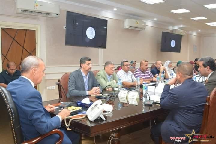 الهجان يستكمل مناقشة إجراءات إنشاء 2 كوبري مشاة بمحور الفريق العصار بشرق شبرا الخيمة 2 الهجان يستكمل مناقشة إجراءات إنشاء 2 كوبري مشاة بمحور الفريق العصار بشرق شبرا الخيمة