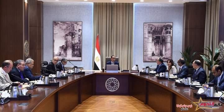 رئيس الوزراء يستعرض الموقف التنفيذي لمشروعات تحلية المياه 2 رئيس الوزراء يستعرض الموقف التنفيذي لمشروعات تحلية المياه