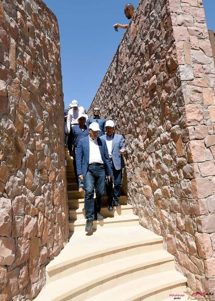 رئيس الوزراء يتفقد مشروع إنشاء المنتجع السياحي الجبلي بسانت كاترين