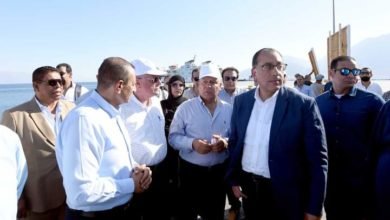 رئيس الوزراء يتفقد أعمال التطوير بميناء نويبع البحري