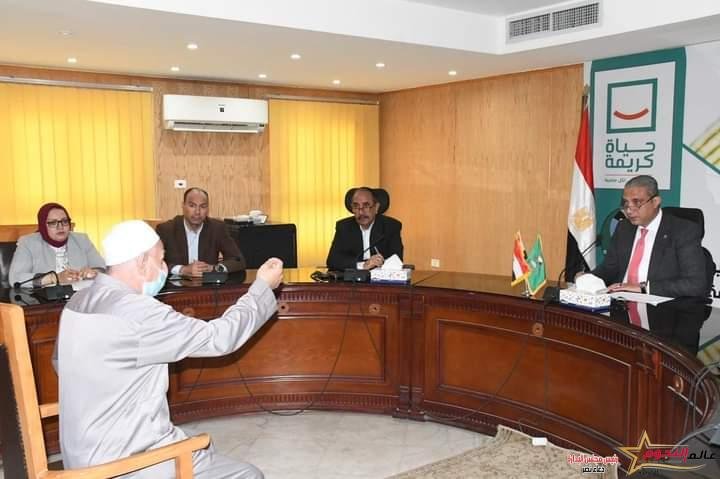 محافظ الفيوم يوجه بتوفير مساعدات للأولى بالرعاية وتنفيذ مشروعات للشباب