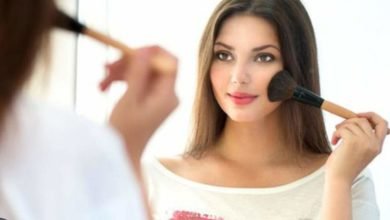 من جمالها … تلهو كالطفلة  بقلم: عمرو نوار