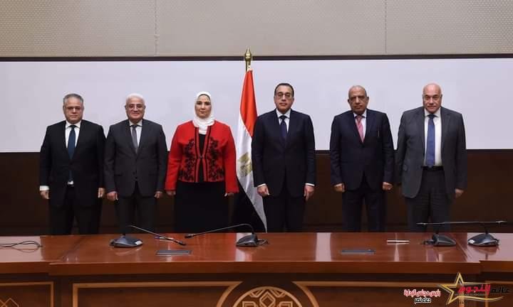 مدبولي يشهد توقيع بروتوكول تعاون بين هيئة التأمين الإجتماعي و"القابضة للغزل والنسيج" لاستغلال بعض الأصول وتعظيم عوائدها 1 مدبولي يشهد توقيع بروتوكول تعاون بين هيئة التأمين الإجتماعي و"القابضة للغزل والنسيج" لاستغلال بعض الأصول وتعظيم عوائدها