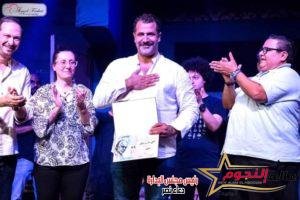 محمود حافظ يشارك جمهوره بصور تكريمه بمسلسل "بالطو" 2 محمود حافظ يشارك جمهوره بصور تكريمه بمسلسل "بالطو"