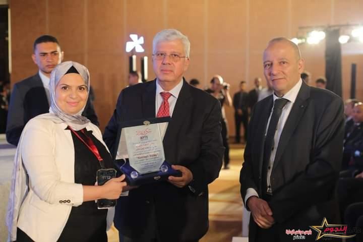 وزيرا التعليم العالي والعمل يشهدان حفل تخرج الدفعة الأولى من طلاب الجامعات التكنولوجية 4 وزيرا التعليم العالي والعمل يشهدان حفل تخرج الدفعة الأولى من طلاب الجامعات التكنولوجية