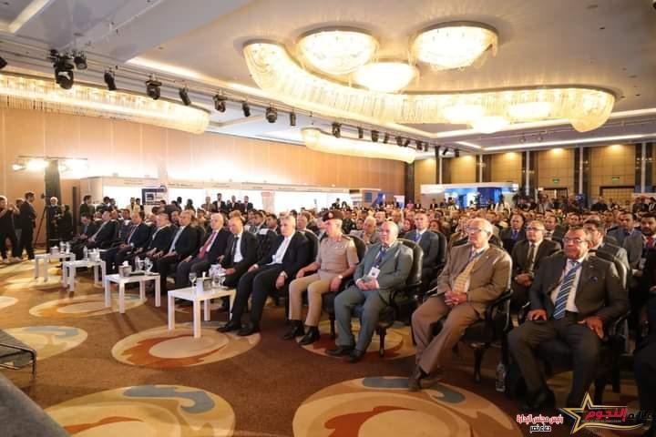 وزيرا التعليم العالي والعمل يشهدان حفل تخرج الدفعة الأولى من طلاب الجامعات التكنولوجية 3 وزيرا التعليم العالي والعمل يشهدان حفل تخرج الدفعة الأولى من طلاب الجامعات التكنولوجية