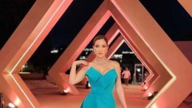 نسرين طافش  تتألق بابتسامة رقيقة  من أمام الأهرامات