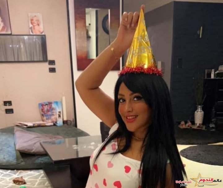 نرمين ماهر بإطلالة عجيبة عبر فيسبوك وإنستجرام 2 نرمين ماهر بإطلالة عجيبة عبر فيسبوك وإنستجرام