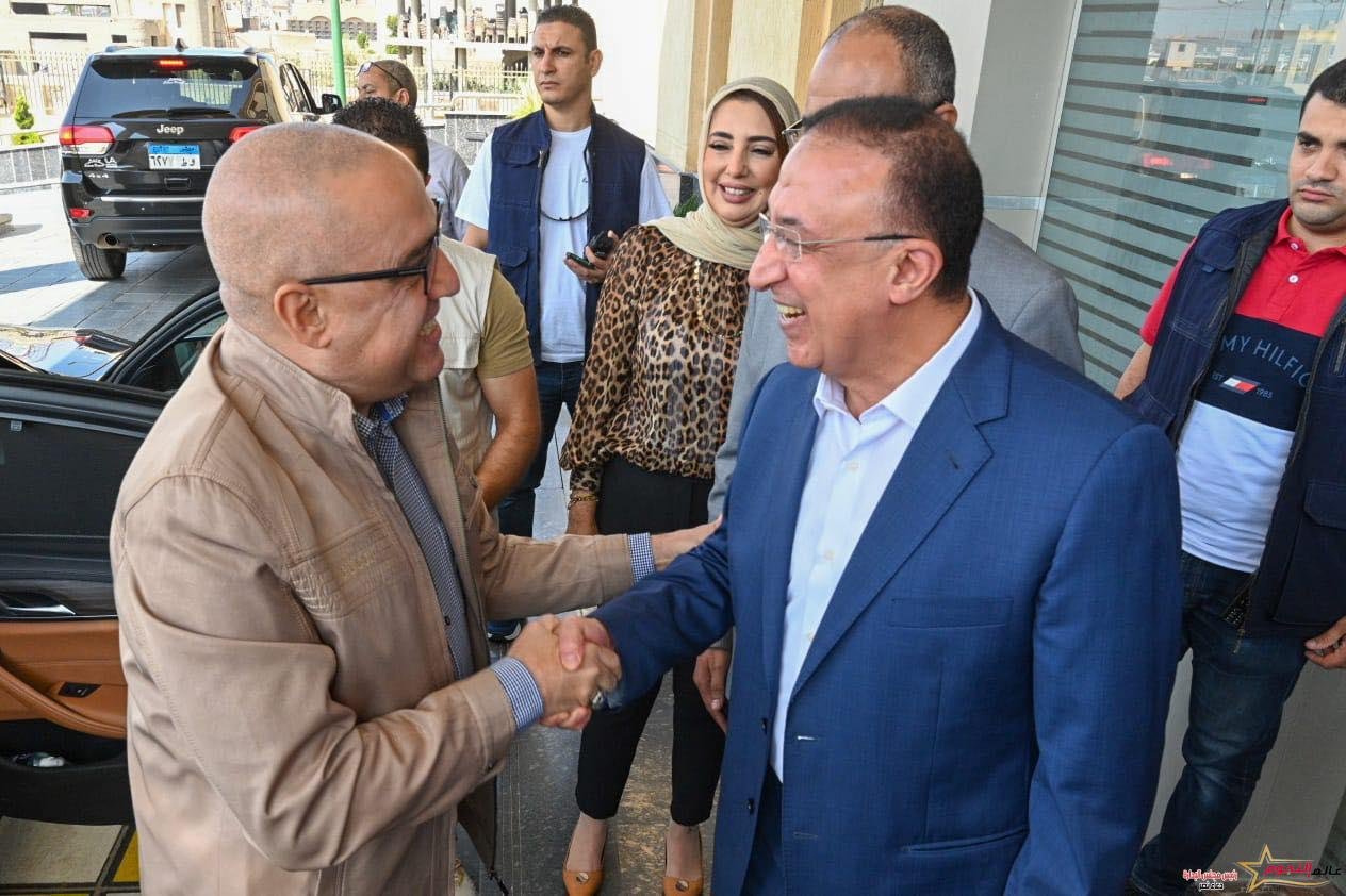 الشريف يستقبل وزير الإسكان ومدير إدارة المياه بالهيئة الهندسية لمتابعة مشروعات خدمات مياه الشرب 2 الشريف يستقبل وزير الإسكان ومدير إدارة المياه بالهيئة الهندسية لمتابعة مشروعات خدمات مياه الشرب